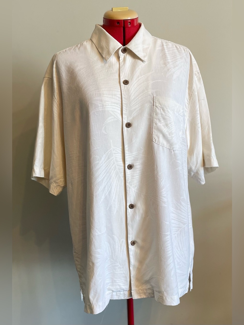 Tommy Bahama - all silk button up shirt Size Large